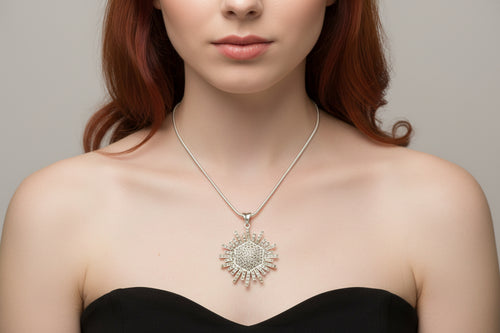 Metalbox — Pendentif Soleil Antique — pendentif soleil en argent serti de diamants