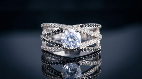 Bague "Eléa" en argent 925 sertie de zircon blanc, quatre anneaux entrelacés - Metalbox Paris