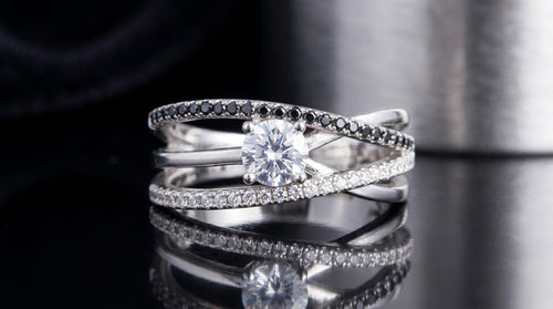 Metalbox — Bague Maëva — bague asymétrique en argent entrelacé, solitaire zircon et oxydes noirs