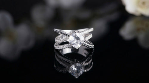 Metalbox — Bague Solène — bague en argent blanc sertie de zircons