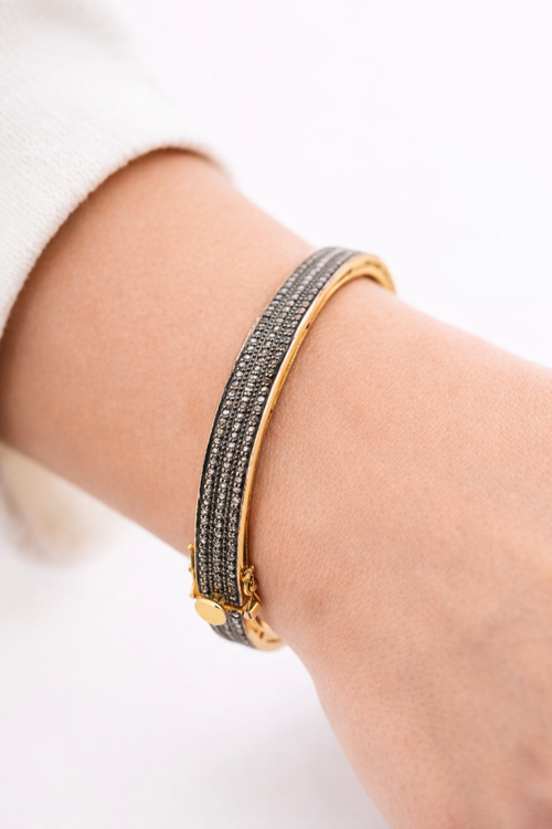 Metalbox — Bracelet Promesse — jonc serti d'une constellation de diamants, fermoir invisible